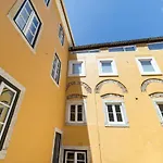 Metropolitan Living - Janelas Verdes Διαμέρισμα *
