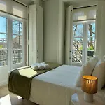 Metropolitan Living - Janelas Verdes Διαμέρισμα
