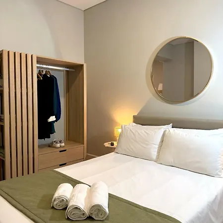 Metropolitan Living - Janelas Verdes Apartment *