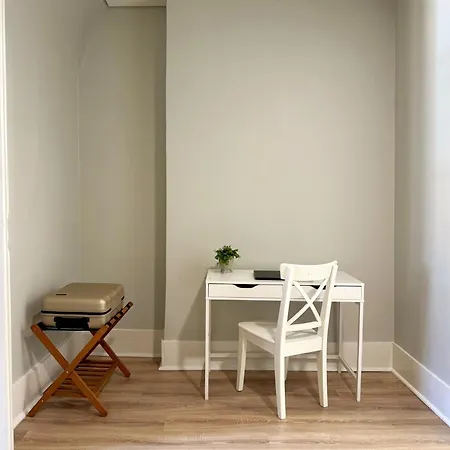 Metropolitan Living - Janelas Verdes Apartment