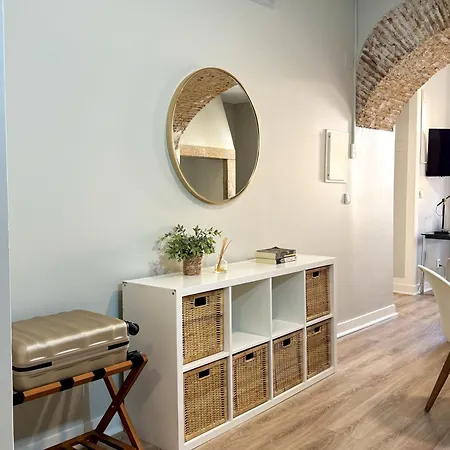 Metropolitan Living - Janelas Verdes Apartment