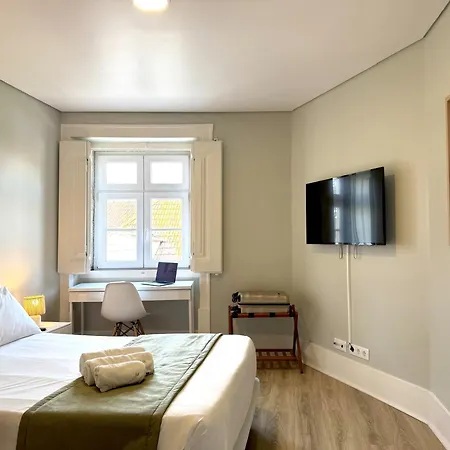 Metropolitan Living - Janelas Verdes Apartment