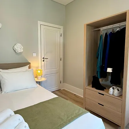 Metropolitan Living - Janelas Verdes Apartment