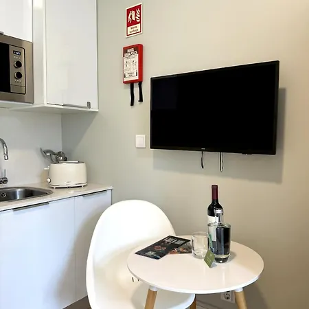 Metropolitan Living - Janelas Verdes Apartment *
