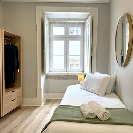 Metropolitan Living - Janelas Verdes Apartment