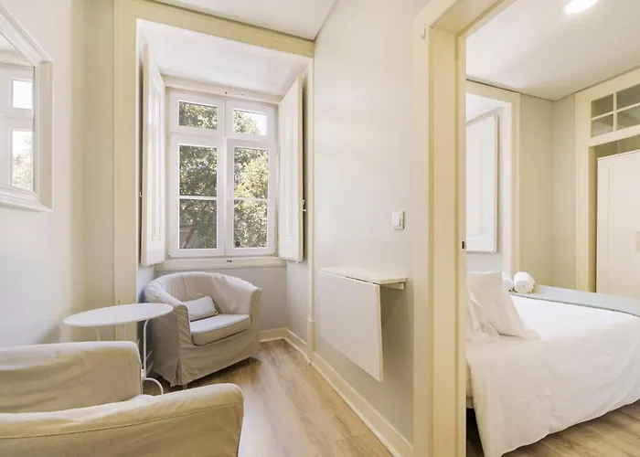 Metropolitan Living - Janelas Verdes Apartment *