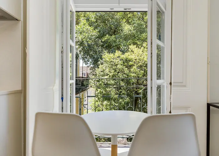 Metropolitan Living - Janelas Verdes Apartment *