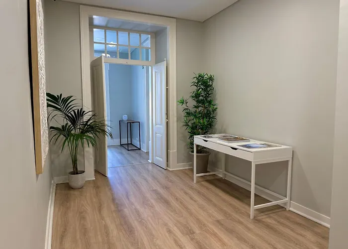 Metropolitan Living - Janelas Verdes Apartment